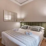 New Luxury 3-bedroom & 4-bathroom Duomo Appartement *