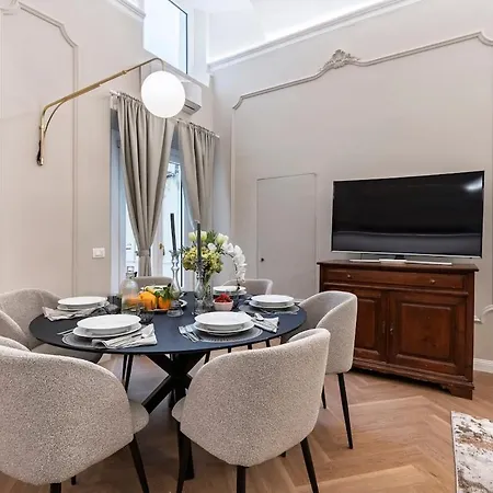 New Luxury 3-bedroom & 4-bathroom Duomo Apartman