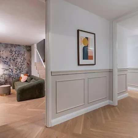 New Luxury 3-bedroom & 4-bathroom Duomo *
