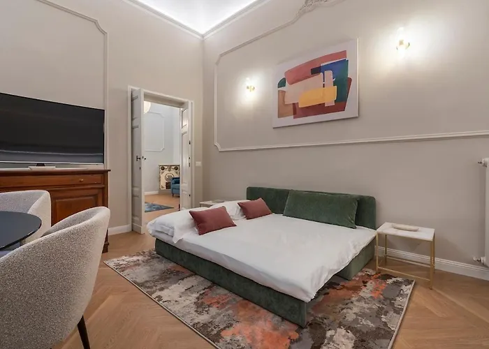 New Luxury 3-bedroom & 4-bathroom Duomo Apartman