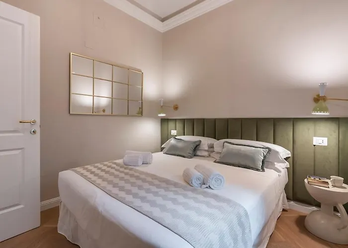 New Luxury 3-bedroom & 4-bathroom Duomo Apartman *
